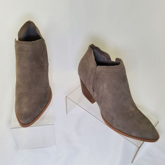 NEW Dolce Vita Booties Women's Size 8 Dune Gray Brown Suede Ankle Boot Slip-On - Picture 1 of 8